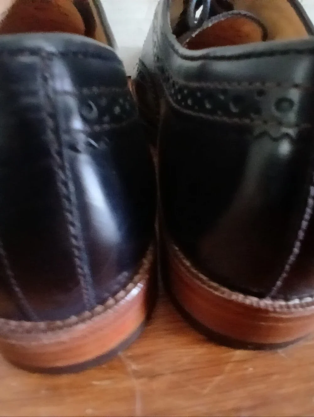 Bass Black Brogue Leather Oxfords with Brown Welt Sz 8.5M. EUC